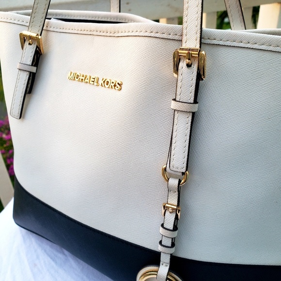 AUTHENTIC MICHAEL KORS TOTE - Picture 2 of 8